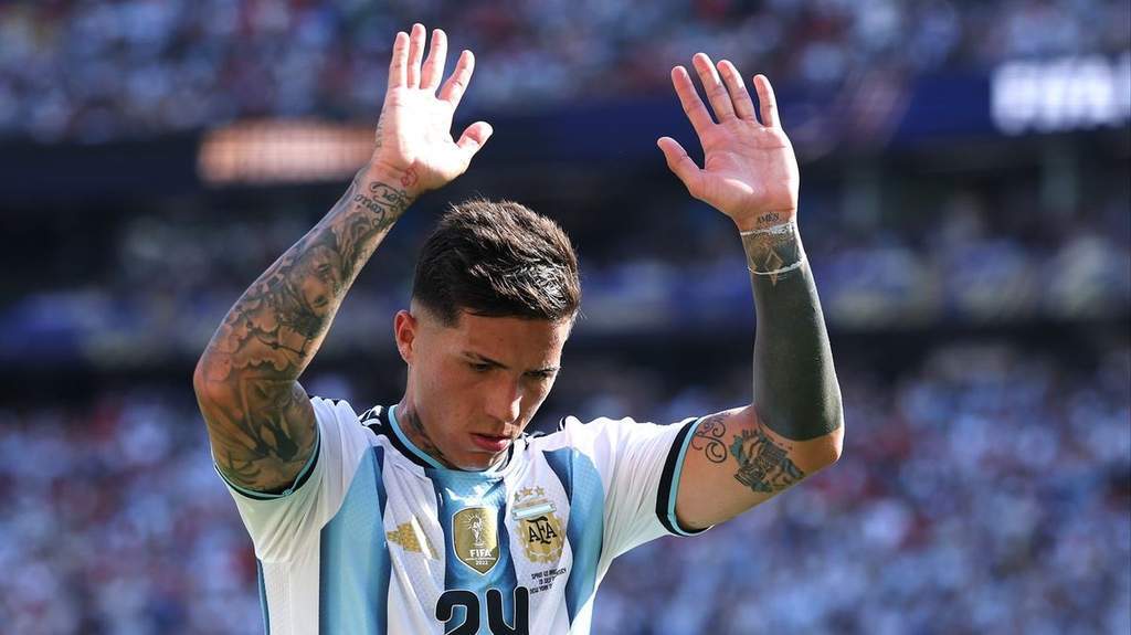 Enzo Fernandez Buka Suara Usai Dikritik Tajam di Piala Dunia
