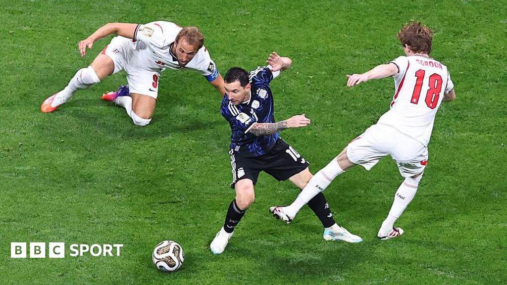 Taktik Jenius Messi sebagai Pelatih di Lapangan Hancurkan Inggris