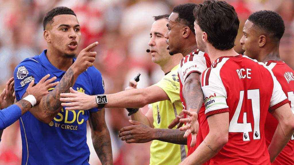Morgan Rogers dan Declan Rice terlibat insiden panas dalam laga Arsenal vs Chelsea