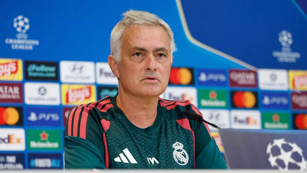 José Mourinho saat berbicara dalam konferensi pers jelang laga Real Madrid vs Inter Milan