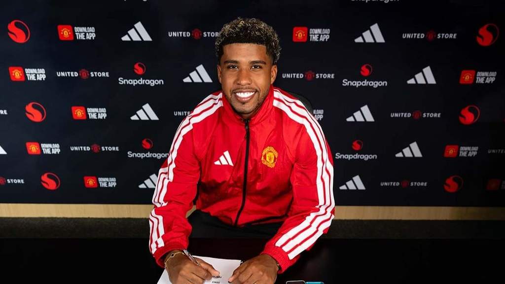 Pemain baru Manchester United bersiap menjalani sesi latihan di Old Trafford