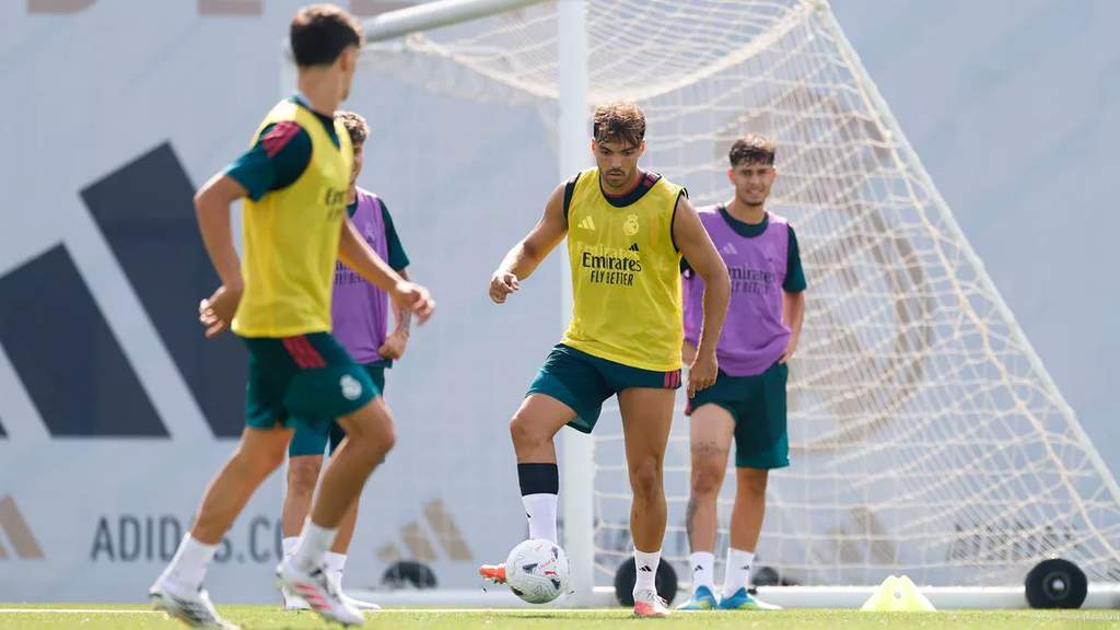 Pemain Real Madrid menjalani sesi latihan tim di Ciudad Real Madrid