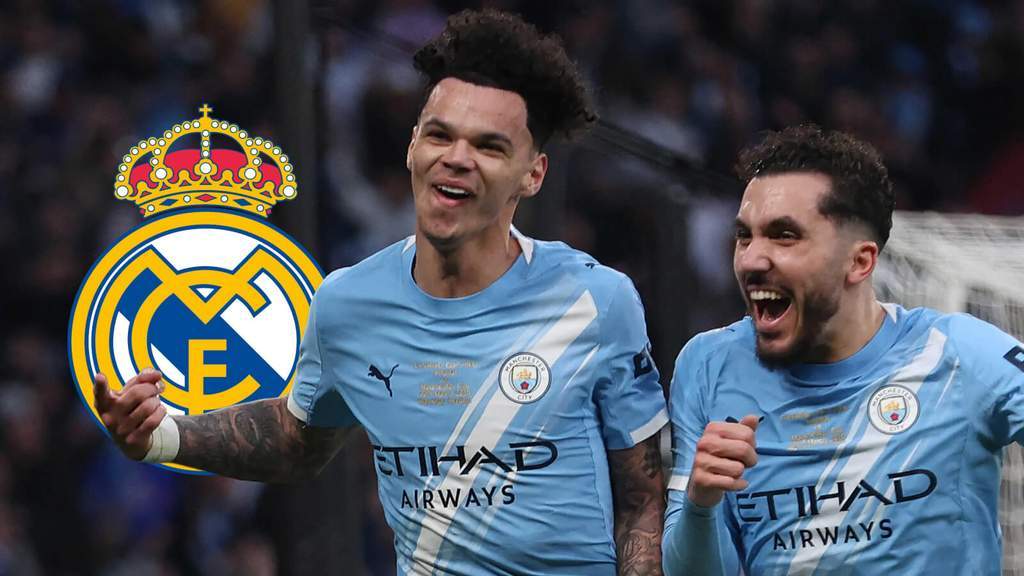 Rayan Cherki beraksi di lapangan bersama Manchester City