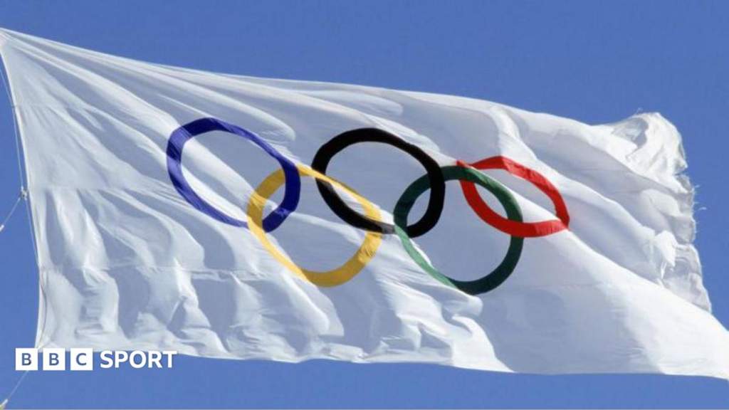 Bendera Olimpiade berkibar menjelang persiapan Olimpiade Los Angeles 2028