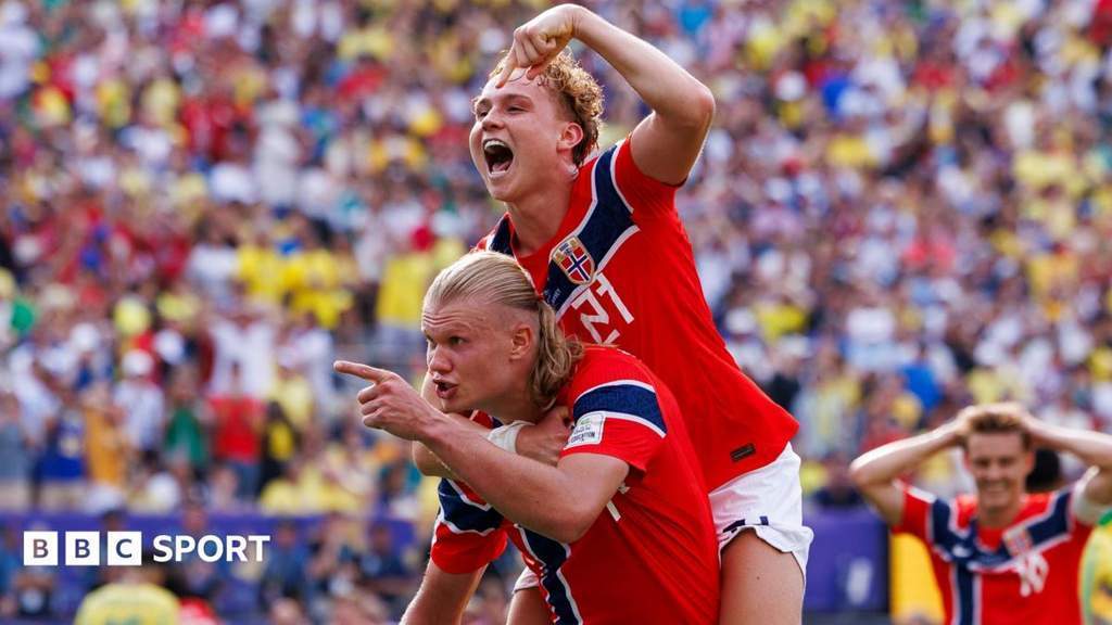 Striker Norwegia Erling Haaland merayakan golnya ke gawang Brasil di babak 16 besar Piala Dunia
