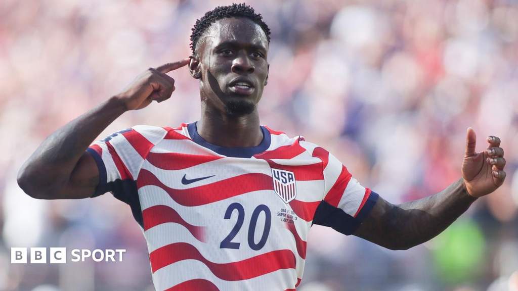 Striker Amerika Serikat Folarin Balogun saat bertanding di babak gugur Piala Dunia
