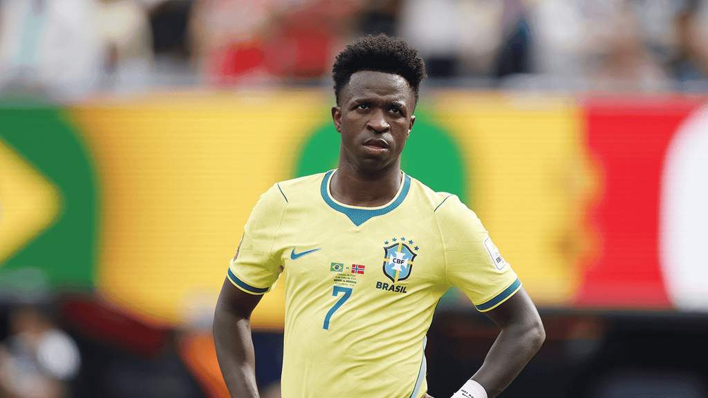 Penampilan baru Vinicius Jr usai menjalani prosedur estetika wajah di Brasil