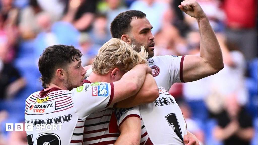 Pemain Wigan Warriors merayakan kemenangan dramatis atas St Helens di Magic Weekend